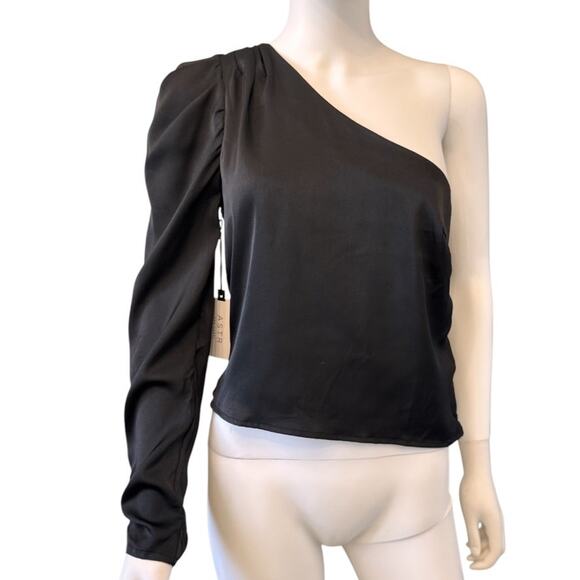 NEW ASTR THE LABEL Asymmetrical Puff Sleeve One Shoulder Satin Top Size S - Picture 4 of 8